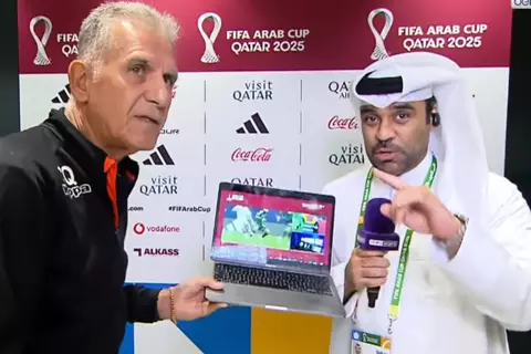 حاملا "لاب توب" أمام الكاميرات.. كيروش يهاجم الحكام بعد الهزيمة أمام السعودية